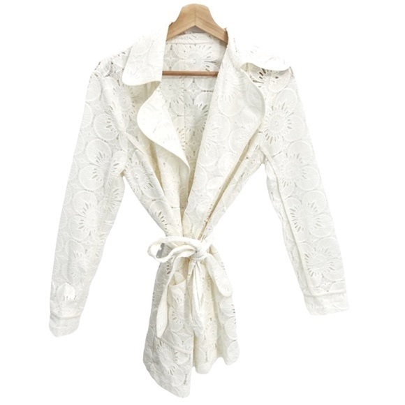TRINA TURK Off White Lace Belted Wrap Jacket Size 6 - Picture 2 of 10
